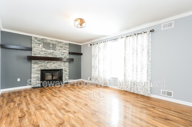 Building Photo - 32 Oakwood Pl