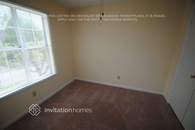 Building Photo - 4220 E Meadow Dr