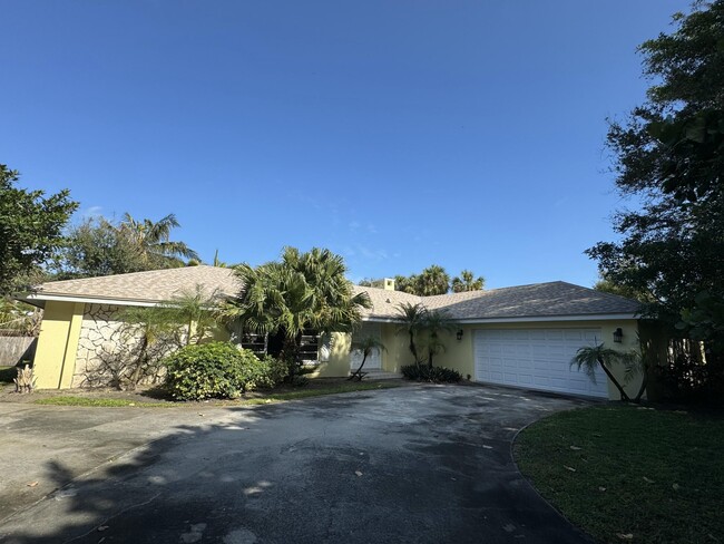 Building Photo - 1946 Surfside Terrace