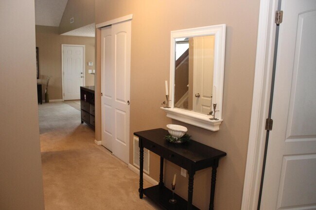 Building Photo - 96 Arrowfeather Ln