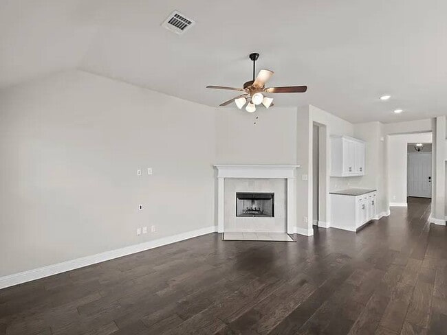 Building Photo - 3924 Fox Run Dr