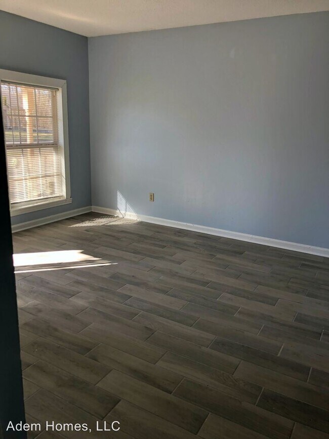 Building Photo - 3 br, 1.5 bath House - 3250 Southbridge St.