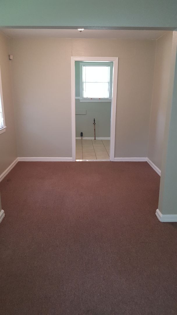 Building Photo - 2 BR, 1 BA BRICK RANCH HOME WITH DRIVEWAY ...