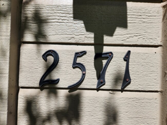 Foto del edificio - 2571 S Eureka Ln