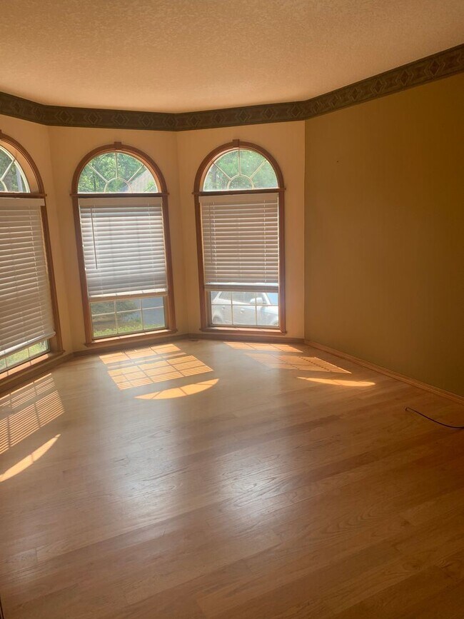 Building Photo - 4 br, 2.5 bath House - 15965 NW Foxborough...