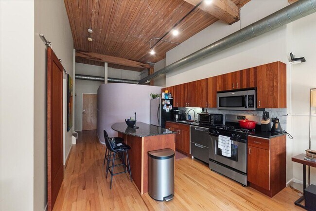 Foto del edificio - 2333 W Saint Paul Ave
