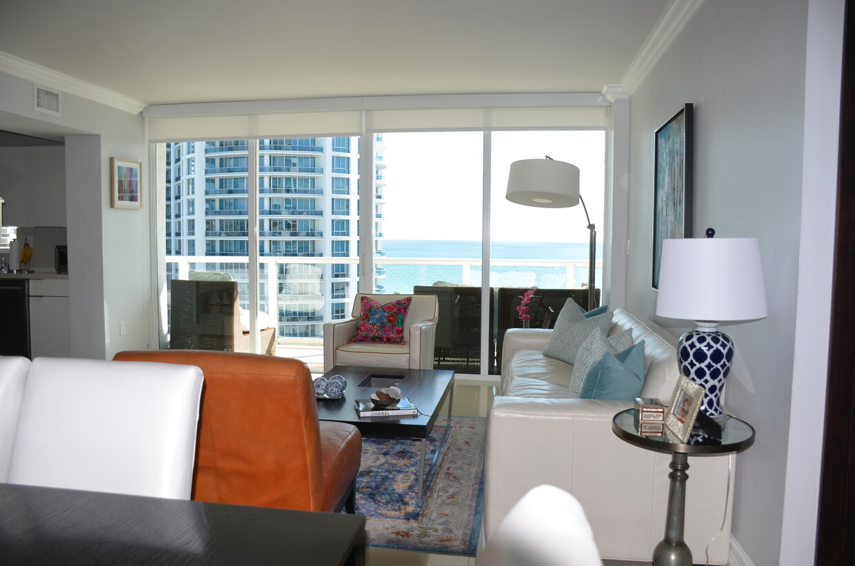 Foto principal - 5900 Collins Ave