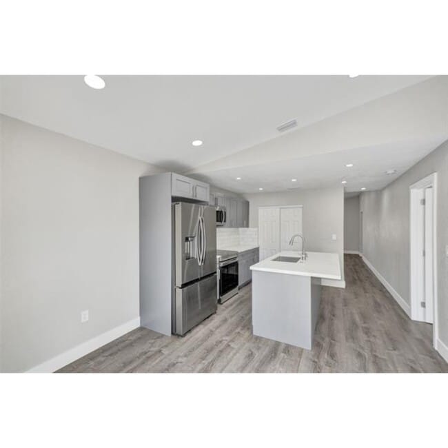 Foto del edificio - 2614 W 65th St