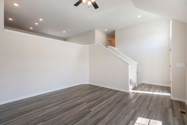 Building Photo - 707 Shane Ln