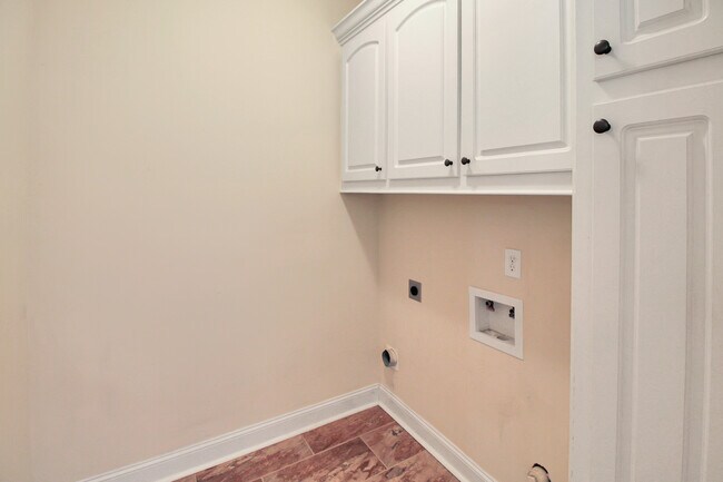 Building Photo - 114 Huber St