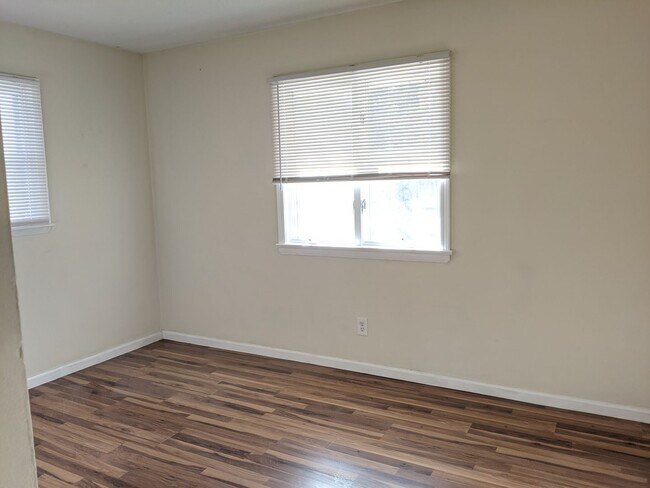 Building Photo - 17550 Sparks Ln