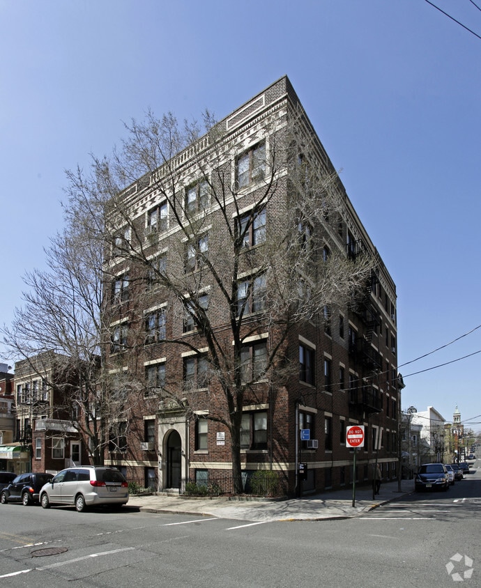 Building Photo - 6415 Broadway