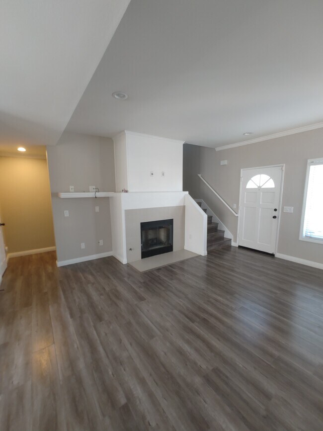 Sala de estar/Chimenea - 357 W Wilson St