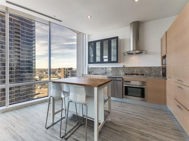 Foto del edificio - 2430 Victory Park Ln