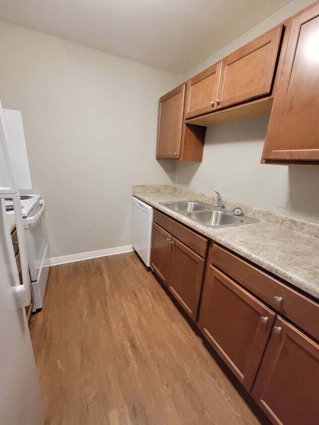 Columbia Square South *RENOVATED APARTMENTS!* 2500 Knight Dr Grand