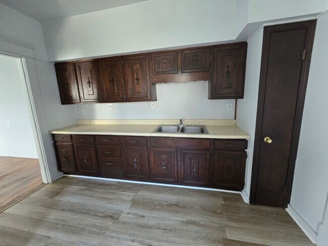 Foto del edificio - 406 E Market St