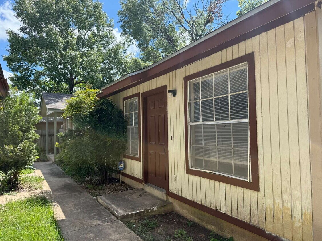 Foto principal - 5221 Meadow Rise St