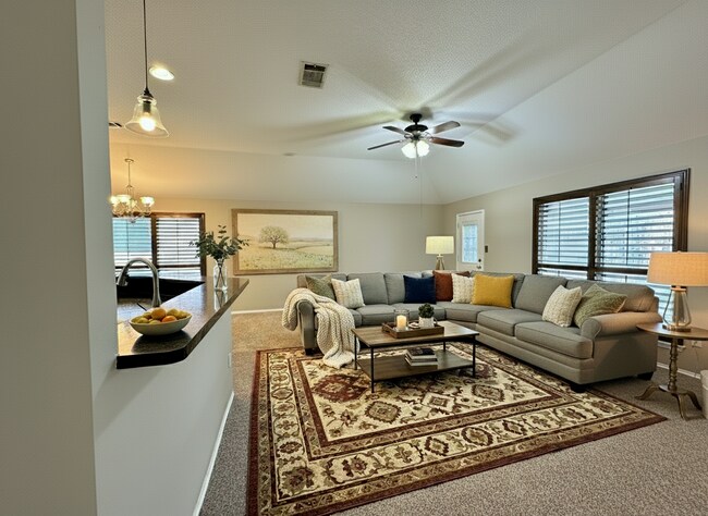 Gran salón -- sala de estar - 1606 Tyler Ter