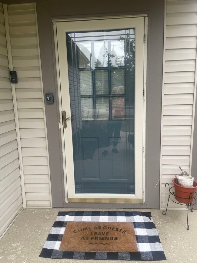 Building Photo - 2617 Carrolwood Rd