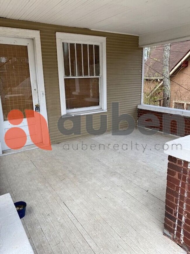 Building Photo - St. Elmo 3 bed 2 bath Home