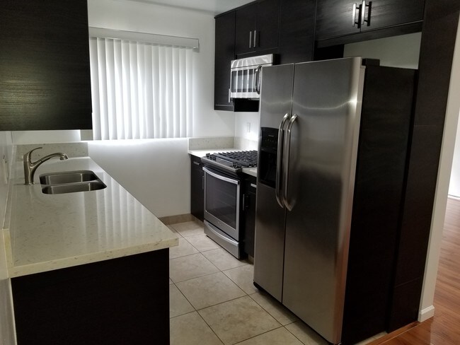 kitchen - 1231 N Genesee Ave