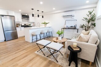 Building Photo - 140 Young St