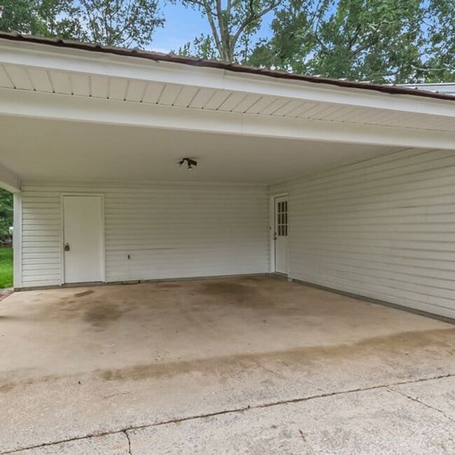 Photo - Spacious and Lovely Brick Home in Northpor...