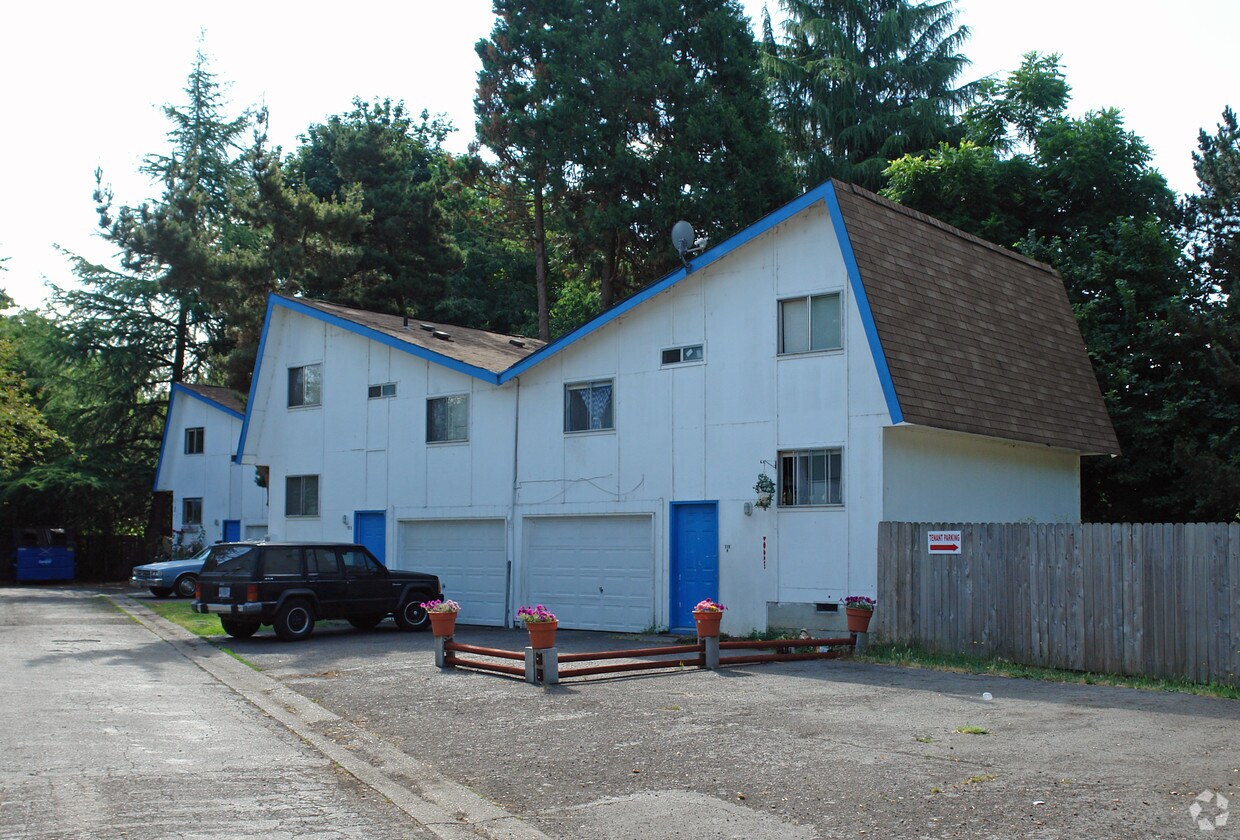 Building Photo - 115-133 N Polk St