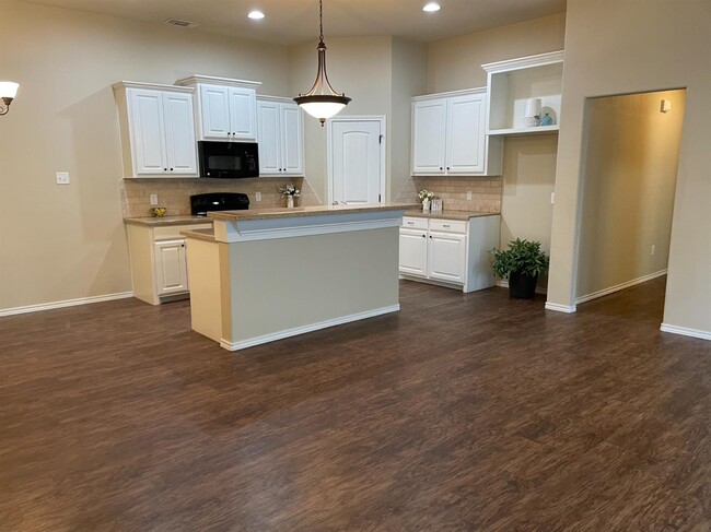 Foto del edificio - 6812 Oak Ridge Avenue