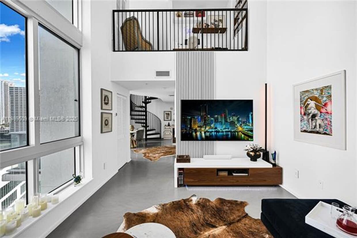 Foto principal - 300 S Biscayne Blvd