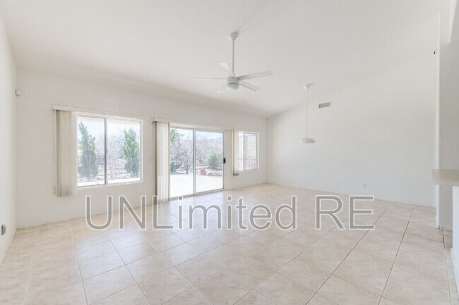 Building Photo - 1865 W Wagon Wheel Rd