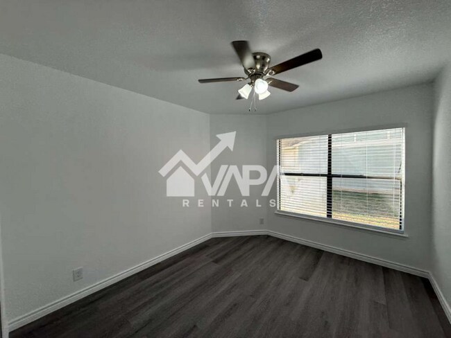 Foto del edificio - 9747 Fortune Ridge Dr