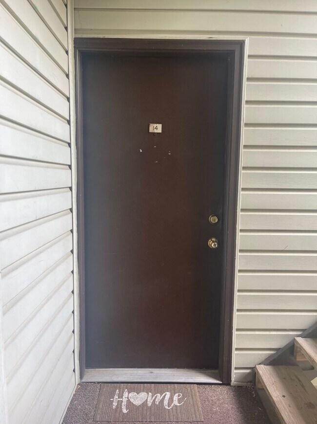 Building Photo - 14 Wells Ct