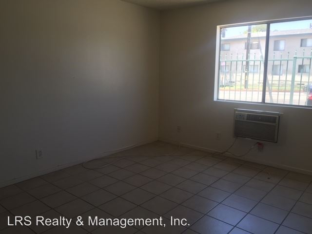 Building Photo - 20463 Vanowen St