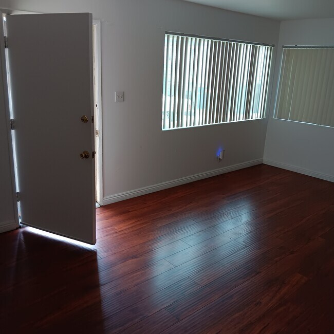 Foto del edificio - 4745 W 160th St