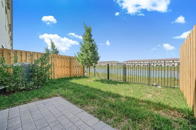 Foto del edificio - 2748 SE 26th Ave