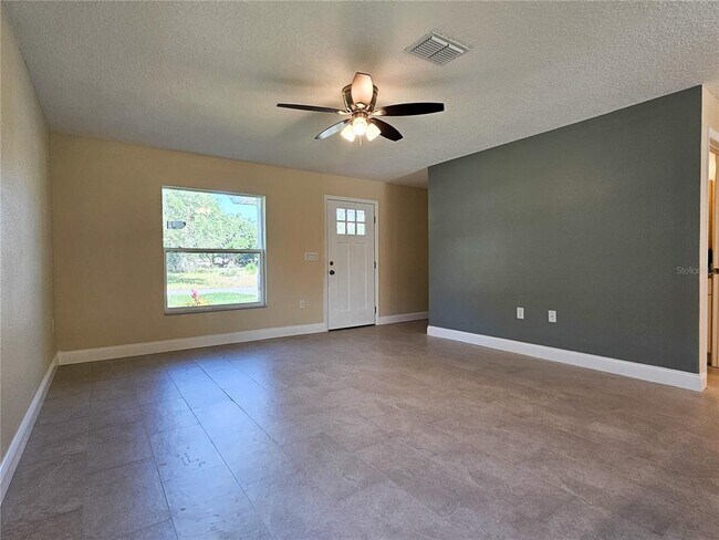 Foto del edificio - 6921 Central Ave