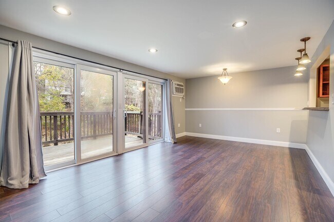 Building Photo - 132 Treadway Ln