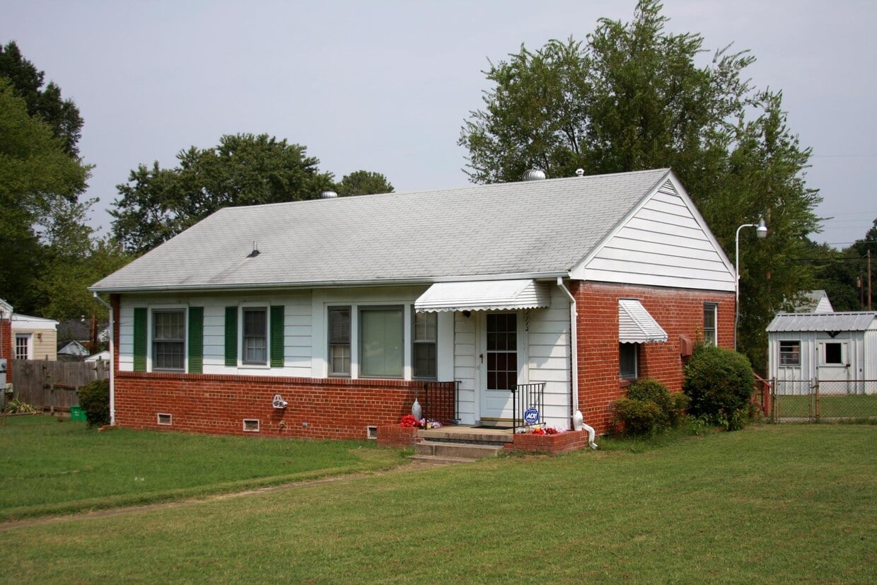 Building Photo - Renovation Underway!