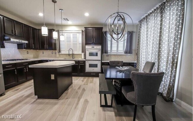 Foto del edificio - 3 br, 2.5 bath House - 7127 Kiowa Peak Avenue