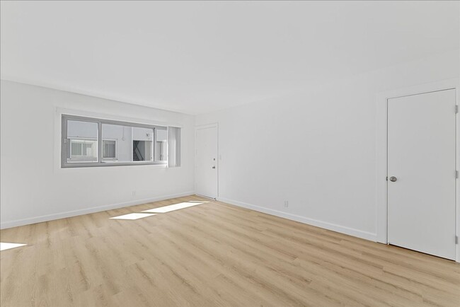 Building Photo - 3108 W 99th St