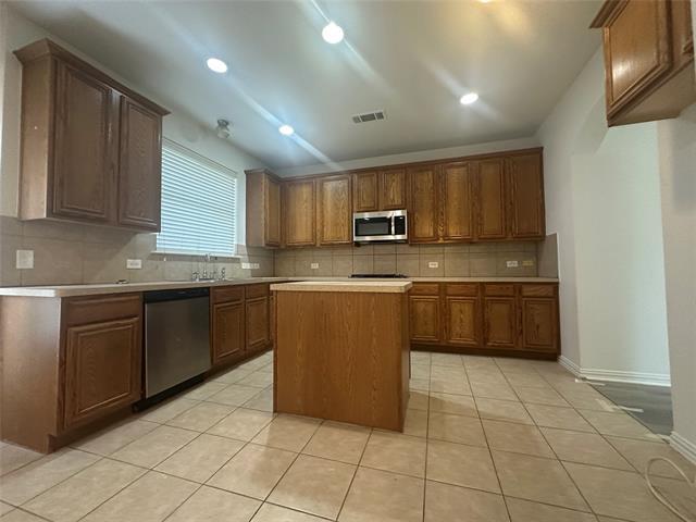 Building Photo - 4001 3 Oaks Dr