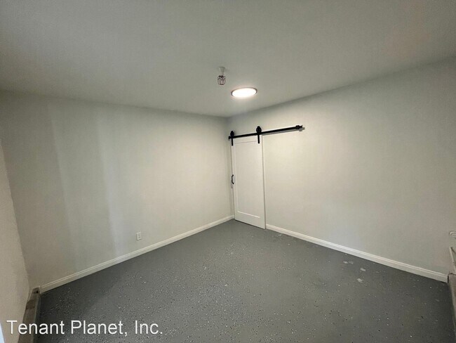 Foto del edificio - 1 br, 1 bath House - 9206-08 Pinkard Lane