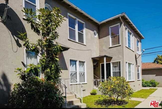 Building Photo - 2620 S Barrington Ave