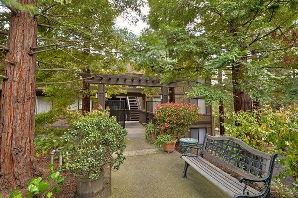 Entryway example - 3319 Brittan Ave