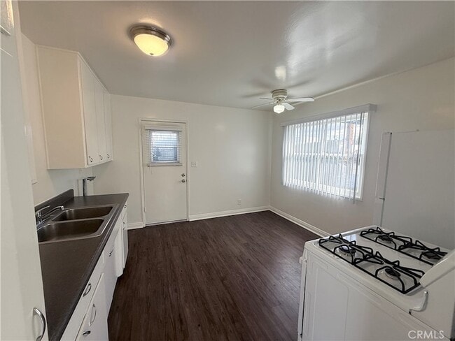 Foto del edificio - 24638 Eshelman Ave