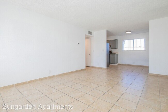 Foto del edificio - 1 br, 1 bath Apartment - 3570 Geist Ave 10...