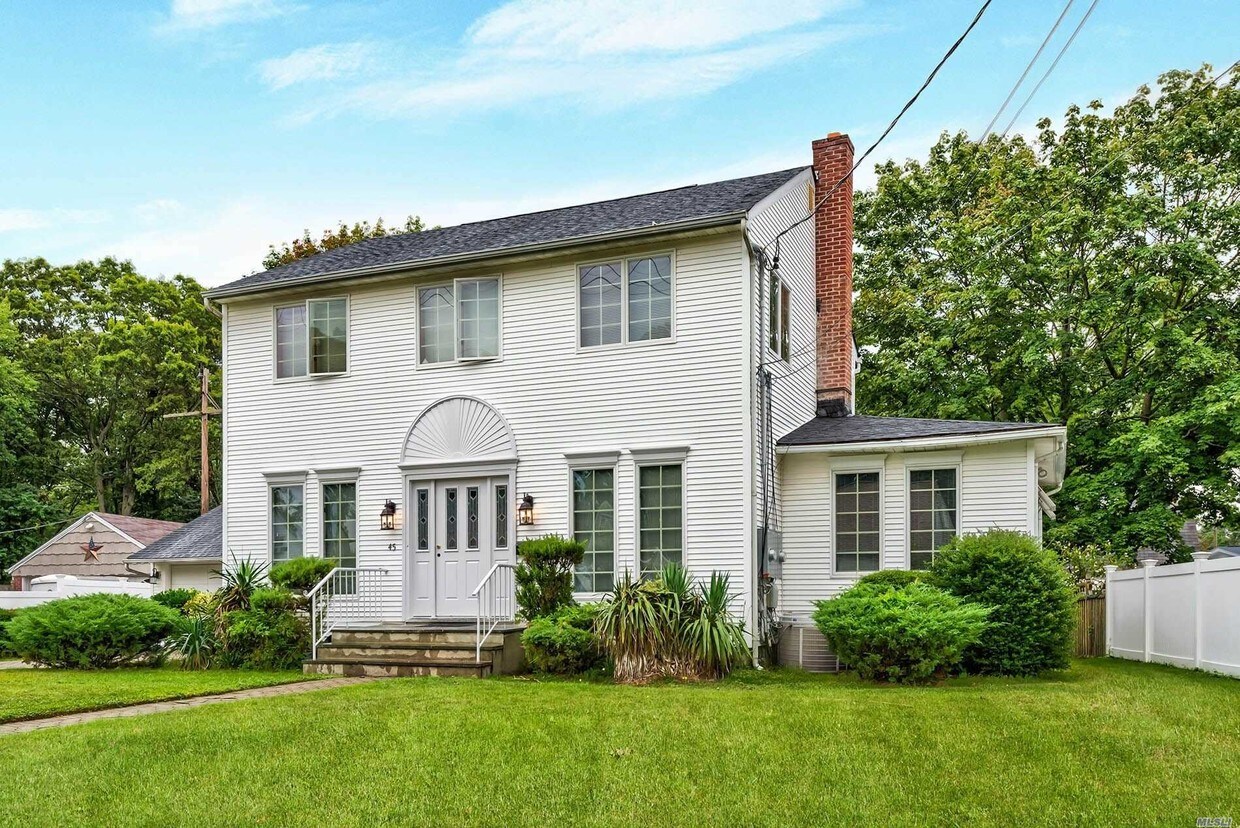 45 Belmont Ave, West Babylon, NY 11704 House Rental in West Babylon