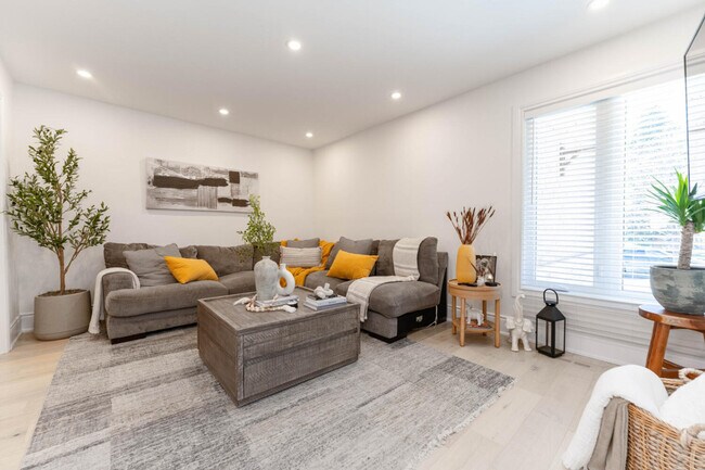 Building Photo - 54 Glenmanor Dr