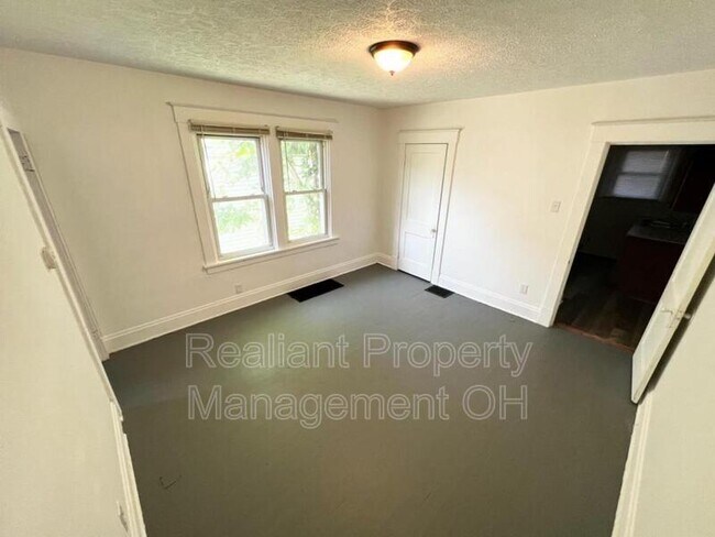 Building Photo - 407 Hawthorne Ave